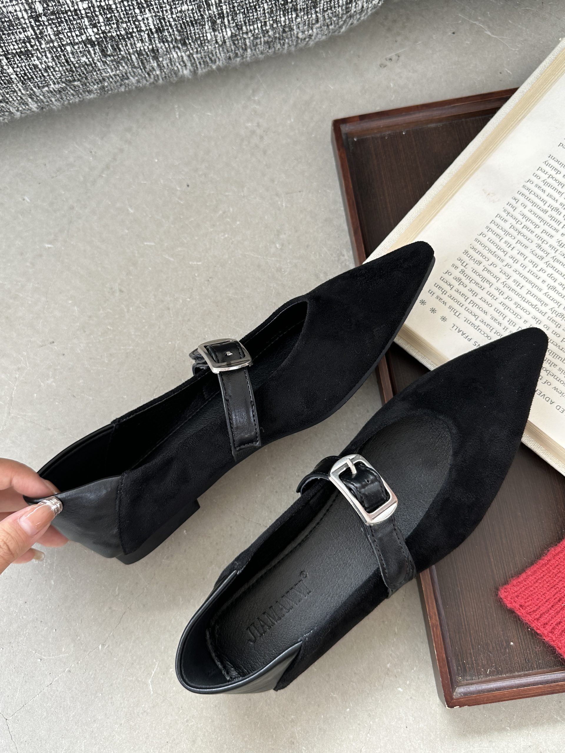 french-pointed-toe-shallow-mouth-belt-buckle-soft-leather-flat-shoes-for-women-2024-autumn-new-arrival_1
