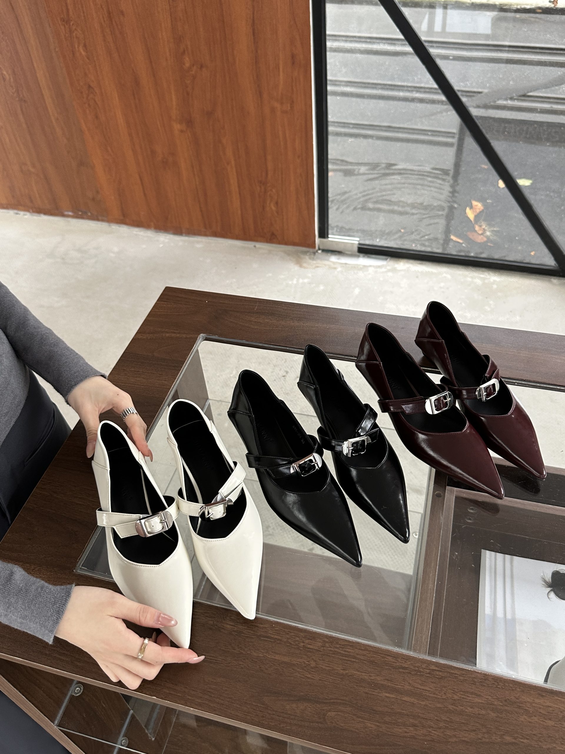 French Style Pointed Toe Buckle Design Women's Flat Shoes 2024 Autumn New Low Heel Elegant High Heels