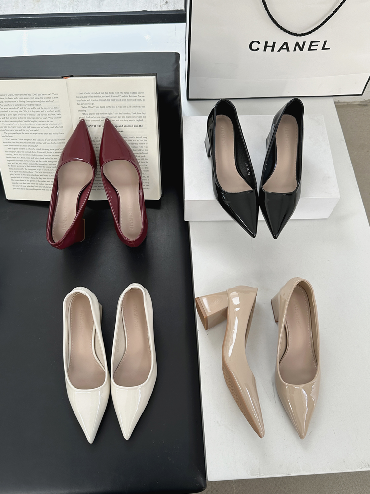 Sexy Nude Patent Leather Low Heel Women's Shoes Black Professional Chunky Heel Spring Summer Pointed Toe Shallow Mouth Comfortable Temperament Flat Shoes